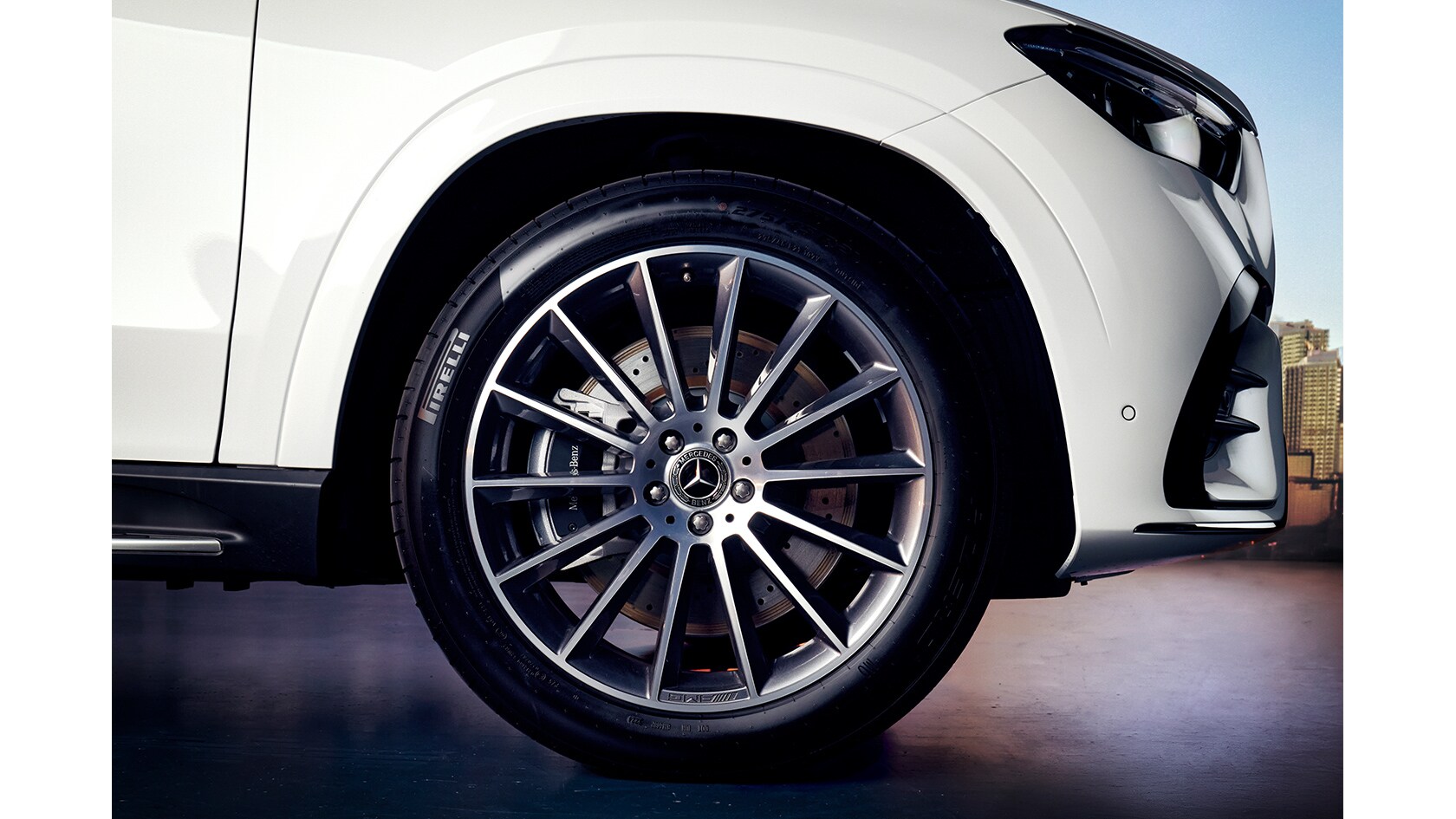 新たに登場した「GLE Core」で極上の日常を楽しむ｜Mercedes-Benz LIVE!